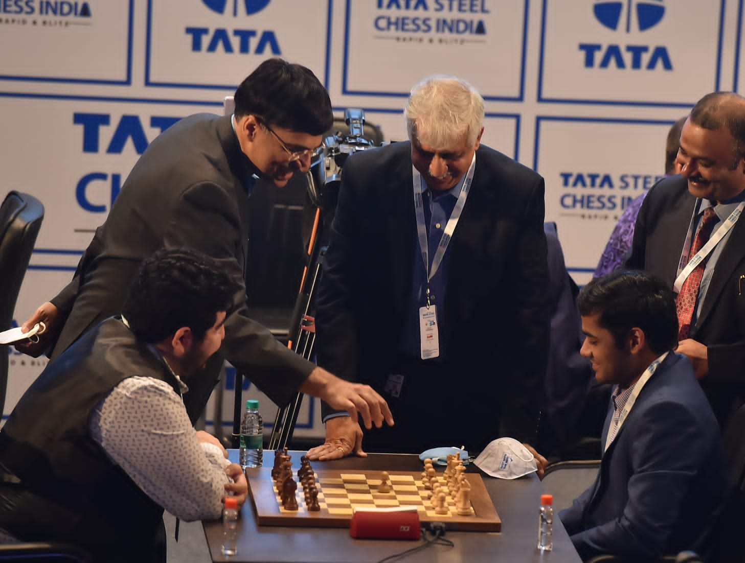 Praggnanandhaa vs Vishy Anand  Tata Steel Chess India Blitz 2018 : r/chess